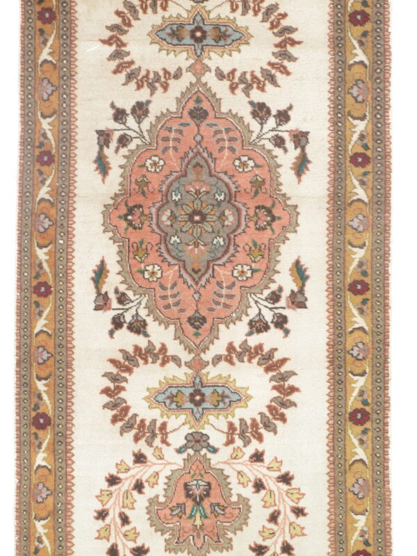 4380 Tabriz 2 ft 9 in x 9 ft 7 in