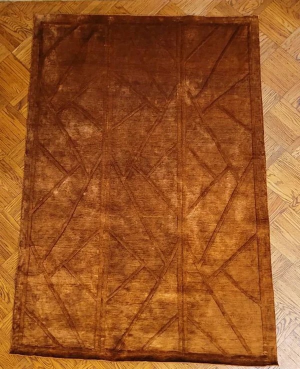 Intrigue silk 300 knot rug